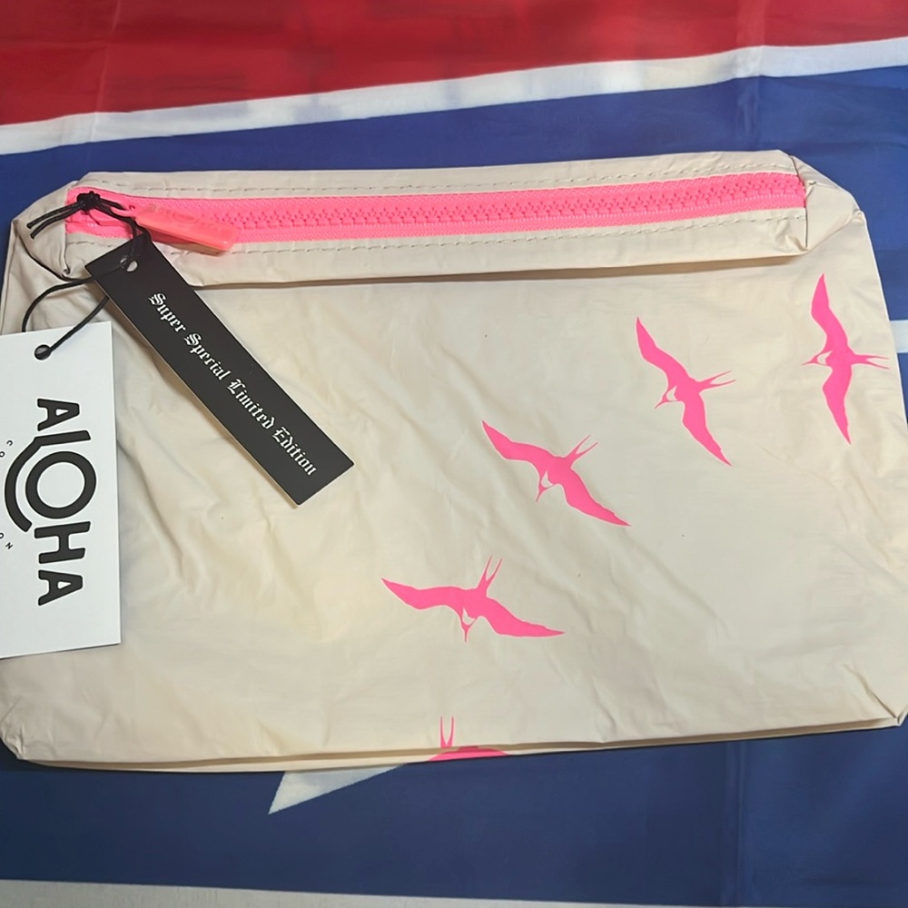 ALOHA Collection Iwa Birds Small Pouch